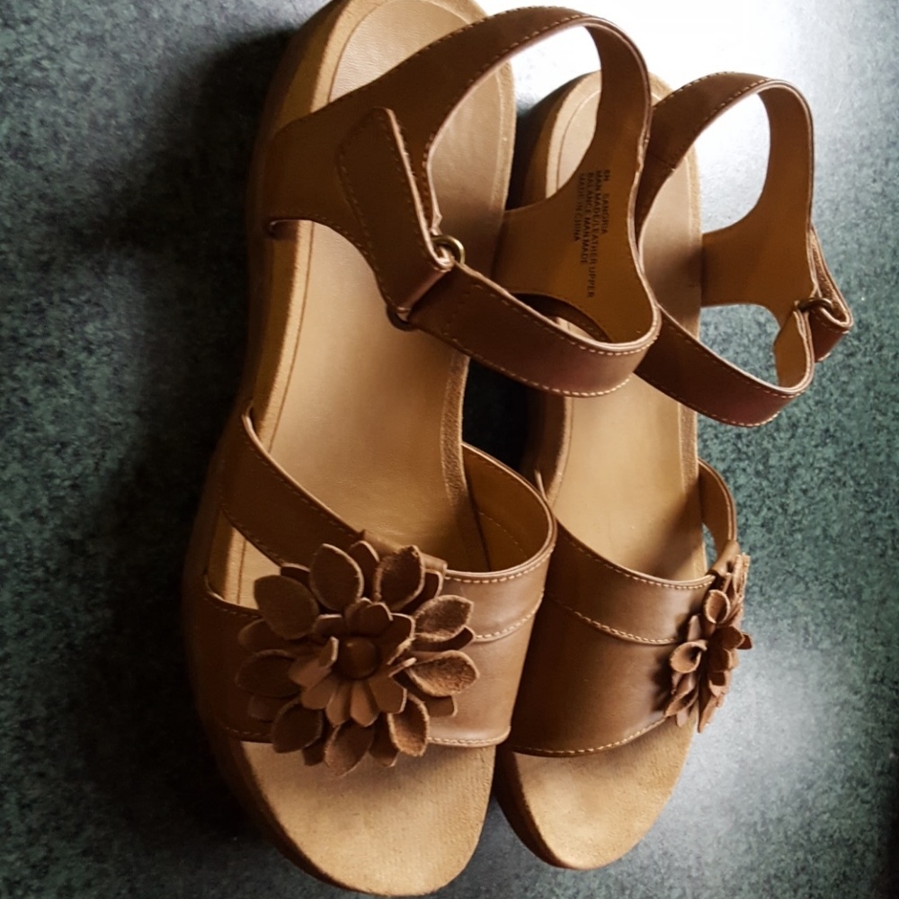 Array Sandals - Picture 3 of 3